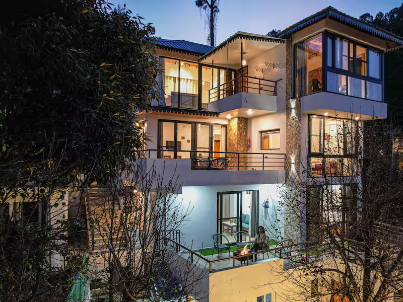 Private villa in Mukteshwar exterior view with garden