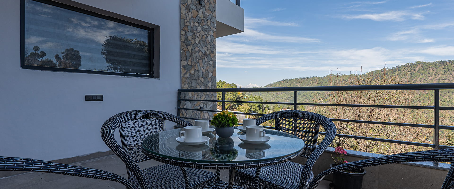 Weekend getaway villa in Mukteshwar with mountain view