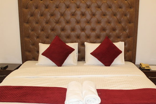 Comfortable stay near Saket Delhi