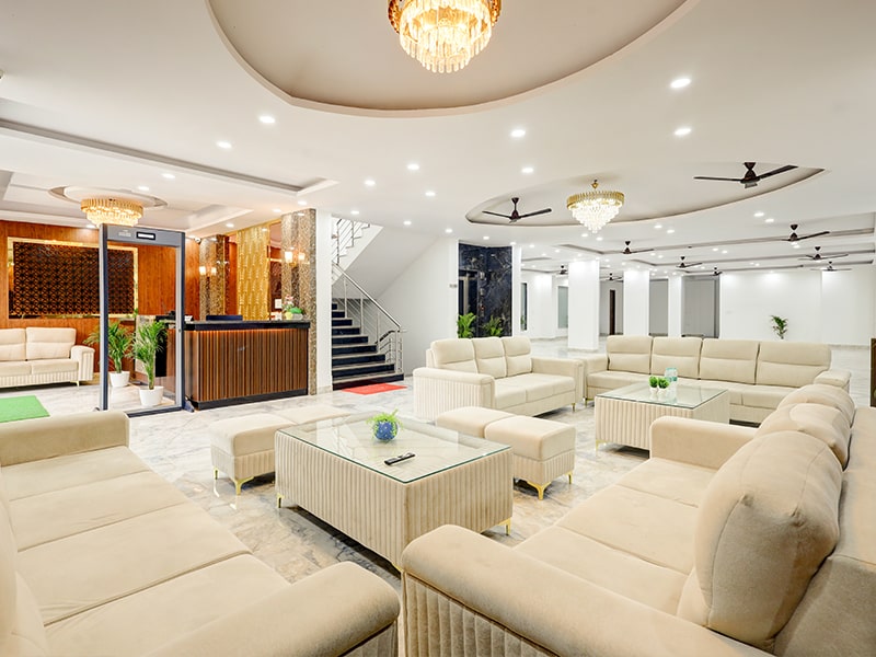 Comfortable stay near Jasola Delhi