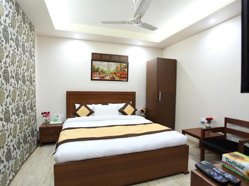Premium hotel near Apollo Hospital Jasola