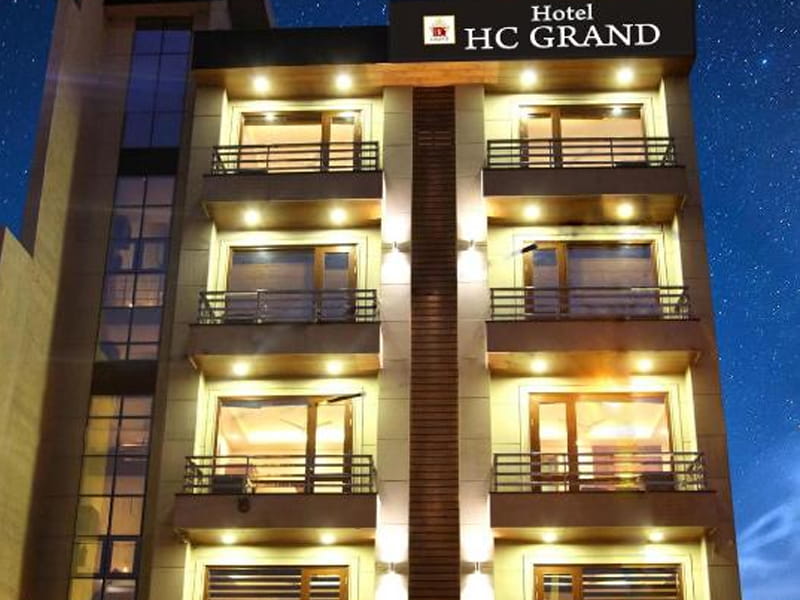 Luxury stay near Apollo Hospital Delhi