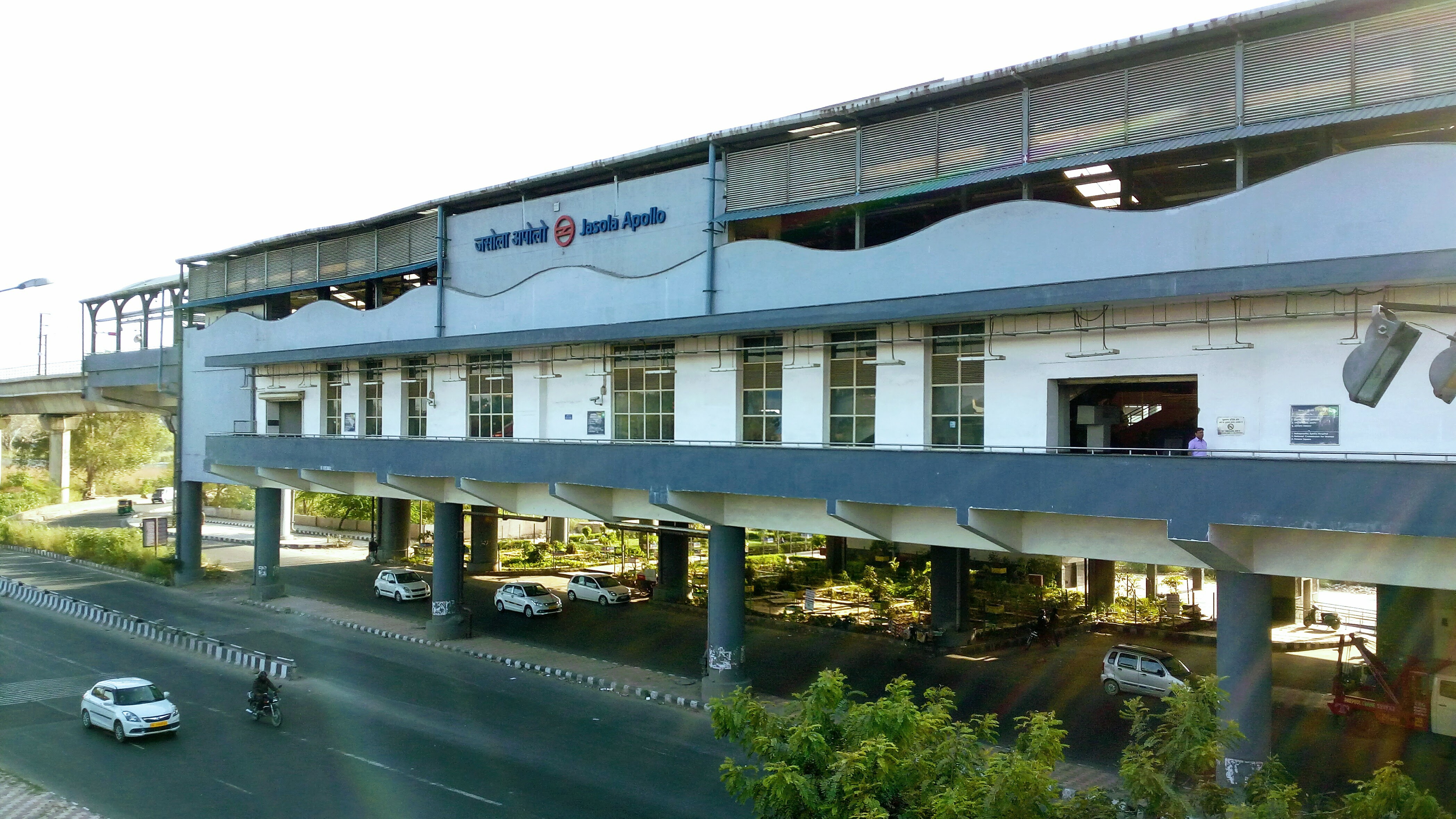 Hotels near Jasola Apollo Metro Station 