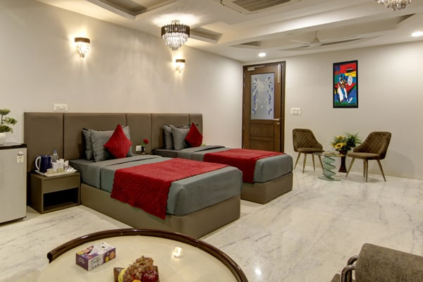 Comfortable stay near Apollo Hospital Jasola 